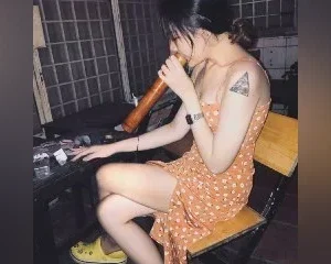 Ăn hàng em Thảo Nhi nhân viên quán Karaok