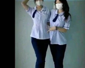 Bảo Quyên Thần Địt săn hàng các bạn nam trong lớp