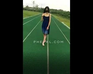 Cặp đôi Trung Quốc Địt nhau muôn nơi từ sân bóng đến trong xe hơi