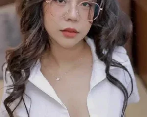 Clip chịch em áo trắng công sở vú to
