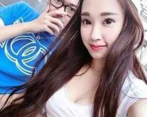 Clip sex anh chàng kính cận và cô người yêu xinh xắn