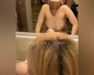 Doggy em tóc vàng lên cơn co giật liên tục