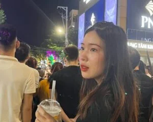 Đụ nát bím e Nhung Lya bắn tinh lên đầy người em