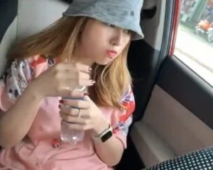 Gái Việt Móc Lồn Trên Xe Ô Tô ngay trên Phố