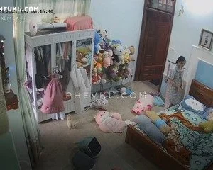 Hack cam phòng 2 chị kiểu này nghi ngờ dễ LL lắm