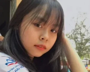 Học sinh cấp 3 nện nhau ngay tại trường