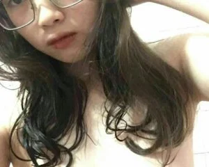 Mấy em đeo kính thường rất dâm đãng