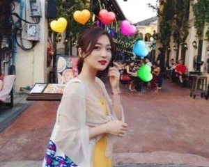 Nữ MC đài truyền hình Trung Quốc bị tung 2 clip sex đi khách