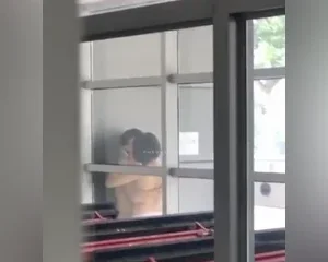 Sốc Cặp đôi TQ địt nhau ngay giữa khuôn viên giảng đường