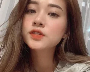Trương Hoàng Mai Anh và bạn trai Jaykii – em gái mút kem cho bạn trai cực chuyên nghiệp