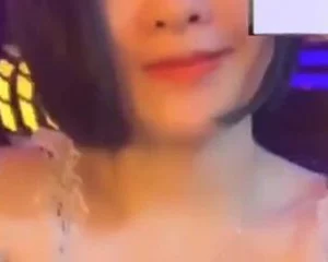 Xhamster Em hầu gái call show trong phòng karaoke